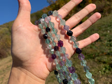 Charger l'image dans la galerie, Perles en fluorite / fluorine forme diamant entre 6 et 10mm