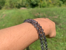 Charger l'image dans la galerie, Perles en quartz avec inclusions de tourmaline entre 4 et 8mm QTQ