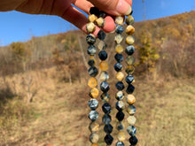 Charger l'image dans la galerie, Perles en oeil de tigre mélangé avec de l'oeil de faucon, forme diamant entre 6 et 10mm