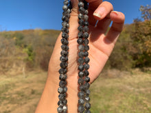 Charger l'image dans la galerie, Perles en larvikite, forme diamant entre 6 et 10mm