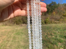 Charger l'image dans la galerie, Perles en pierre de lune blanche entre 6 et 10mm PLBT