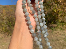 Charger l'image dans la galerie, Perles en labradorite, forme diamant entre 6 et 10mm