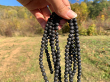 Charger l'image dans la galerie, Perles en pierre de lave entre 4 et 16mm