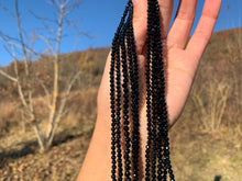 Charger l'image dans la galerie, Perles en spinelle noir facetté entre 2 et 4mm