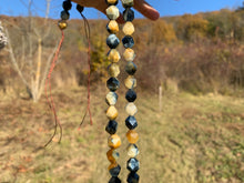 Charger l'image dans la galerie, Perles en oeil de tigre mélangé avec de l'oeil de faucon, forme diamant entre 6 et 10mm