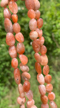 Charger l'image dans la galerie, Perles en pierre de soleil, forme petits galets 10-12mm