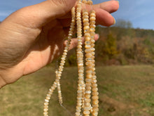 Charger l'image dans la galerie, Perles en nacre beige, forme disque bombé