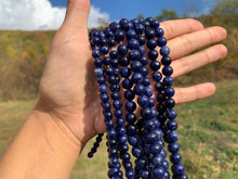 Charger l'image dans la galerie, Perles en sodalite entre 6 et 8mm SQ