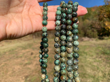 Charger l'image dans la galerie, Perles en turquoise africaine entre 4 et 12mm