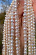 Charger l'image dans la galerie, Perles de culture blanche entre 5 et 8mm