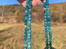 Charger l'image dans la galerie, Perles en apatite forme diamant entre 6 et 12mm