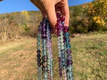Charger l'image dans la galerie, Perles en fluorite / fluorine entre 6-6,5 et 12mm