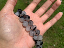 Charger l'image dans la galerie, Perles en quartz avec inclusions de tourmaline entre 8 et 12mm, QTT