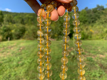 Charger l'image dans la galerie, Perles en quartz à inclusions de rutile entre 6 et 12mm QRD