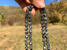 Charger l'image dans la galerie, Perles en larvikite, forme diamant entre 6 et 10mm