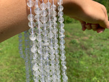 Charger l'image dans la galerie, Perles en cristal de roche très inclus entre 4 et 10mm