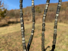 Charger l'image dans la galerie, Perles en pyrite, forme cube 4 x 4mm