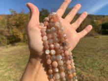 Charger l'image dans la galerie, Perles en pierre de lune multicolore facettée entre 6 et 10mm