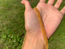 Charger l'image dans la galerie, Perles en quartz à inclusions de rutile entre 4 et 12mm QRU