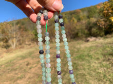 Charger l'image dans la galerie, Perles en fluorite / fluorite mate entre 6 et 10mm