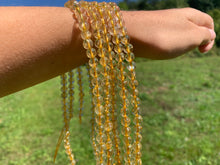 Charger l'image dans la galerie, Perles à inclusions de rutile entre 6 et 8mm QRT