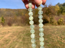 Charger l'image dans la galerie, Perles en prehnite facettées entre 2 et 10mm