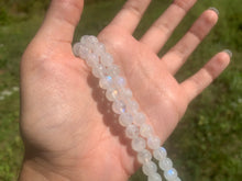 Charger l'image dans la galerie, Perles en labradorite blanche entre 4 et 10mm LBC