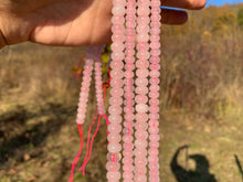 Charger l'image dans la galerie, Perles en quartz rose, disque bombé