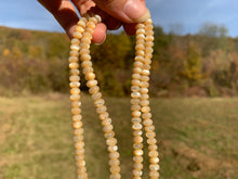 Charger l'image dans la galerie, Perles en nacre beige, forme disque bombé