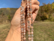 Charger l'image dans la galerie, Perles en pierre de lune multicolore facettée entre 6 et 10mm