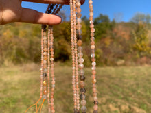 Charger l'image dans la galerie, Perles en pierre de lune multicolore facettées entre 2 et 5,5mm