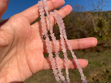Charger l'image dans la galerie, Perles en quartz rose, forme étoile