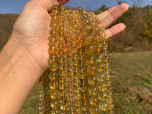 Charger l'image dans la galerie, Perles en quartz à inclusions de rutile entre 6 et 12mm QRD