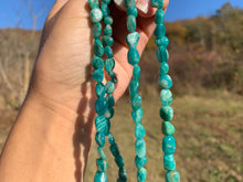 Charger l'image dans la galerie, Perles en amazonite, forme petits galets