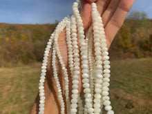 Charger l'image dans la galerie, Perles en nacre blanche, forme disque bombé