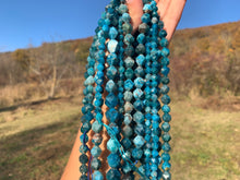 Charger l'image dans la galerie, Perles en apatite forme diamant entre 6 et 12mm