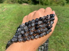 Charger l'image dans la galerie, Perles en quartz avec inclusions de tourmaline entre 4 et 10mm, QTD