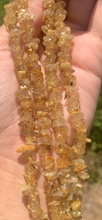 Charger l'image dans la galerie, Perles en quartz rutile, forme chips