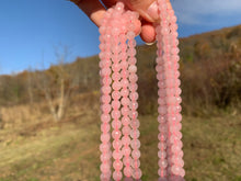 Charger l'image dans la galerie, Perles en quartz rose facettées non transparentes entre 4 et 12mm