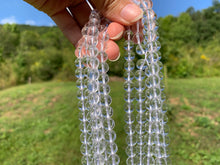 Charger l'image dans la galerie, Perles en cristal de roche quasiment sans inclusions entre 2 et 20mm