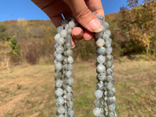 Charger l'image dans la galerie, Perles en labradorite, forme diamant entre 6 et 10mm