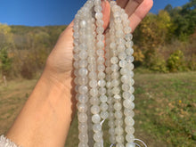 Charger l'image dans la galerie, Perles en pierre de lune blanche entre 6 et 10mm PLBT