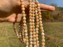 Charger l'image dans la galerie, Perles en nacre beige entre 2 et 12mm