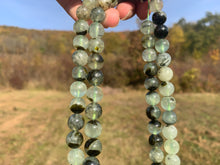 Charger l'image dans la galerie, Perles en prehnite entre 6 et 12mm