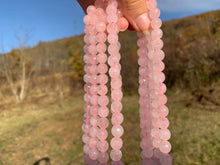 Charger l'image dans la galerie, Perles en quartz rose facettées non transparentes entre 4 et 12mm