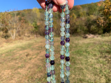 Charger l'image dans la galerie, Perles en fluorite / fluorine facettée entre 6 et 10mm