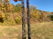 Charger l'image dans la galerie, Perles en iolite facettées