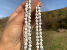 Charger l'image dans la galerie, Perles en howlite, forme diamant entre 6 et 10mm