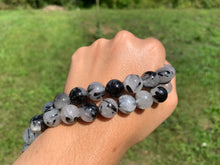 Charger l'image dans la galerie, Perles en quartz avec inclusions de tourmaline entre 8 et 12mm, QTT