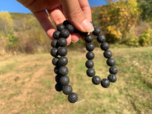 Charger l'image dans la galerie, Perles en pierre de lave entre 4 et 16mm